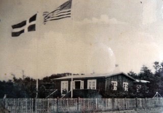 STRANDVEJEN 26 - Amerikanerhuset. Dannebrog og Stars and Stribes STRANDVEJEN 26 - Amerikanerhuset. Dannebrog og Stars and Stribes